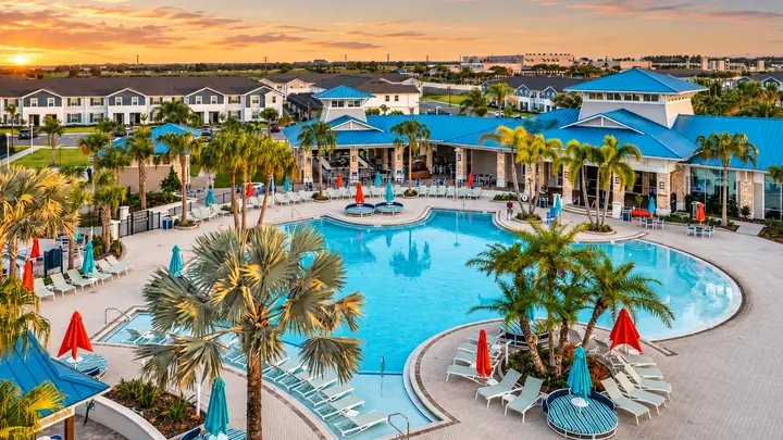 Windsor Island Resort pool and clubhouse at sunset